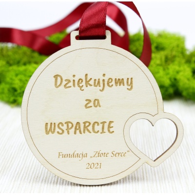 medale-dobroczynne-drewniane-z-serduszkiem-podziekowanie-wlasny-grawer