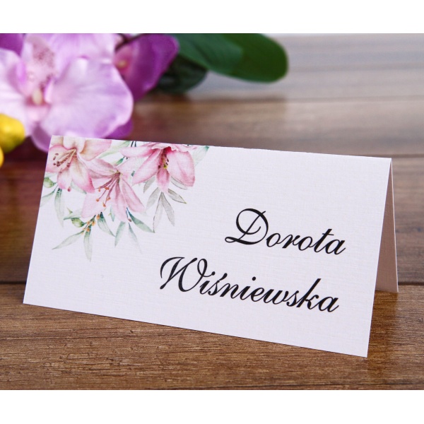 winietki-na-stol-wizytowki-z-nadrukiem-imion-kwiatowe-eleganckie-lilie