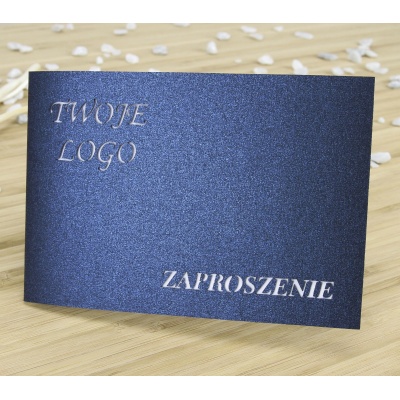 eleganckie-zaproszenie-firmowe-z-wycinanymi-napisami-i-z-logo-1-scaled