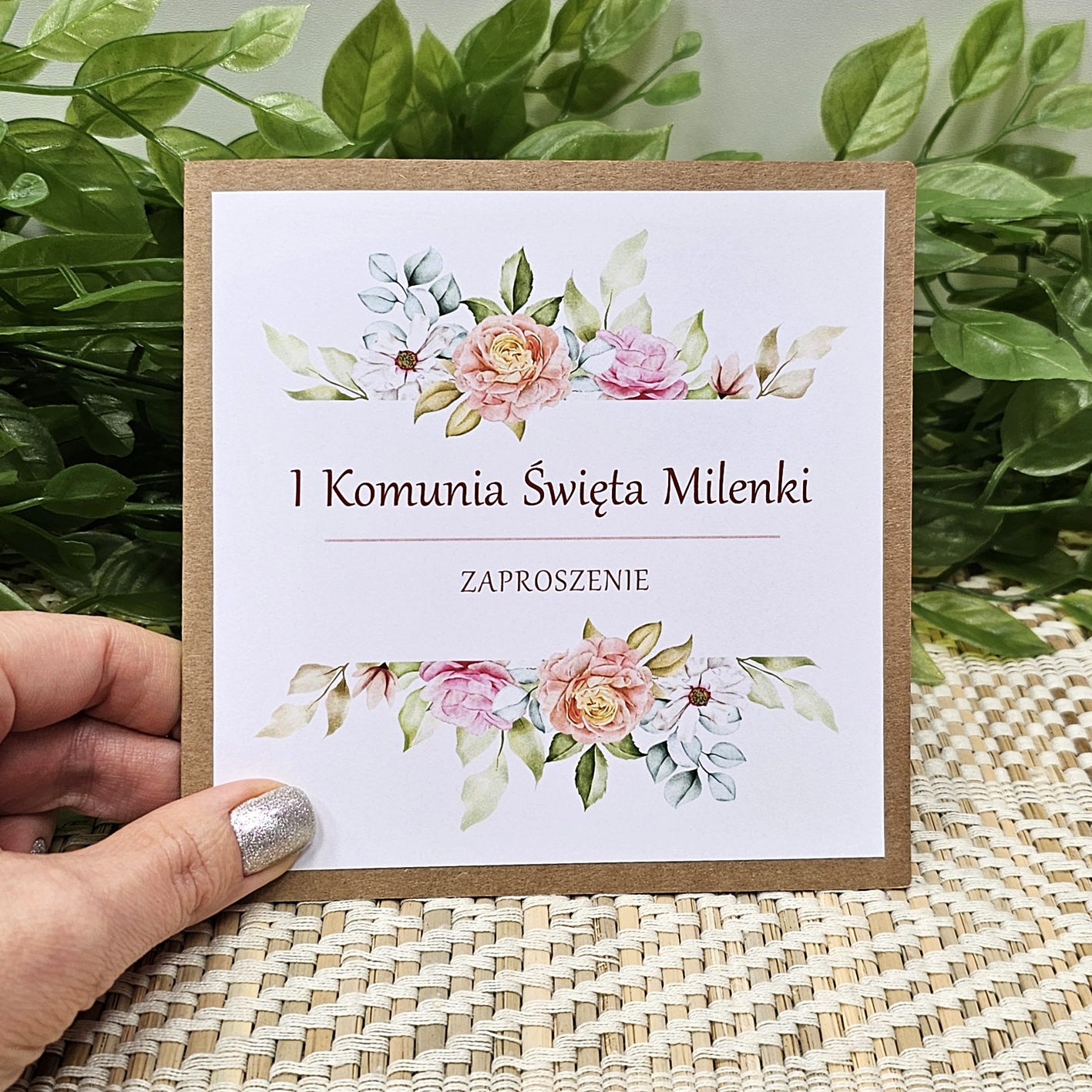 zaproszenie-komunijne-eko-z-kolorowymi-kwiatami-IHS-imie-dziecka-ekologiczne-zaproszenia-na-komunie-swieta-dla-dziewczynki-z-personalizacja-koperta-MAYA