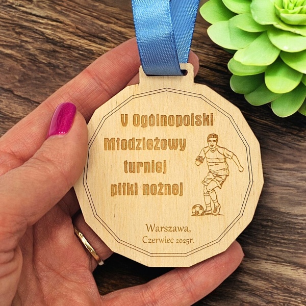 medal-sportowy-pilkarski-na-turniej-mecz-zawody-z-pilkarzem-nagroda-za-udzial-MAYA