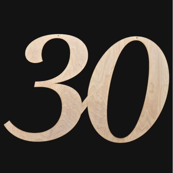 drewniana-30-duza-napis-dekoracja-na-urodziny-urodzinowa