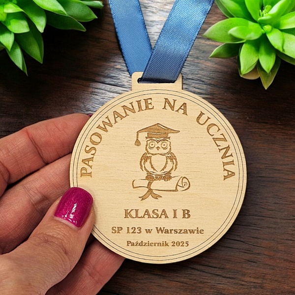 medal-medale-szkolne-drewniane-na-pasowanie-na-ucznia-przedszkolaka-z-sowa-pamiatka-dla-dzieci-MAYA