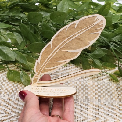 statuetki-piora-drewniane-z-wlasna-dedykacja-prezent-pamiatka-dla-ucznia-dziecka-od-wychowawczyni-na-zakonczenie-szkoly-roku-szkolnego-8-klasy-przedszkola-MAYA