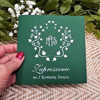 zielone-zaproszenia-na-I-komunie-swieta-dla-dziewczynki-chlopca-IHS-ozdobne-galazki-papier-matowy-zielony-zaproszenie-komunijne-personalizowane-koperta-MAYA