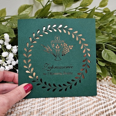 ciemne-zielone-lustrzane-zlote-zaproszenia-na-komunie-zaproszenie-komunijne-kielich-komunijny-listki-dla-chlopca-dziewczynki-z-koperta-personalizacja-MAYA