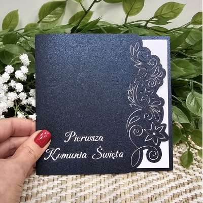 eleganckie-granatowe-perlowe-zaproszenia-na-komunie-dla-chlopca-dziewczynki-azurowe-zaproszenie-komunijne-personalizowane-koperta-MAYA